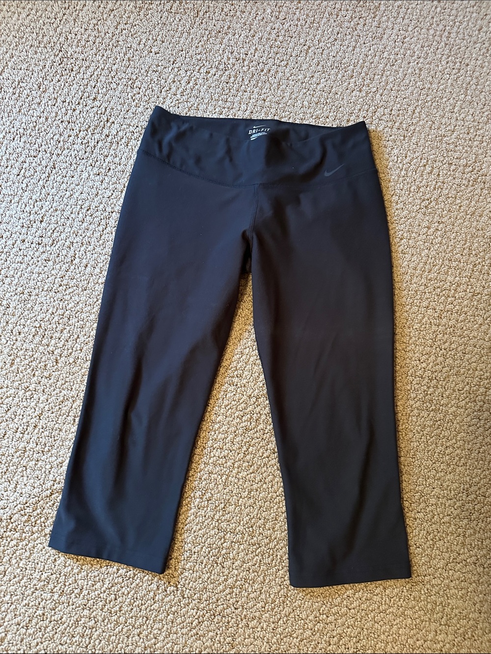 Nike athletic crop pants